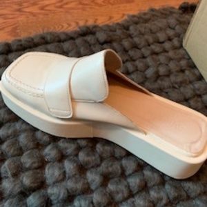ALOHAS OFF WHITE MULES